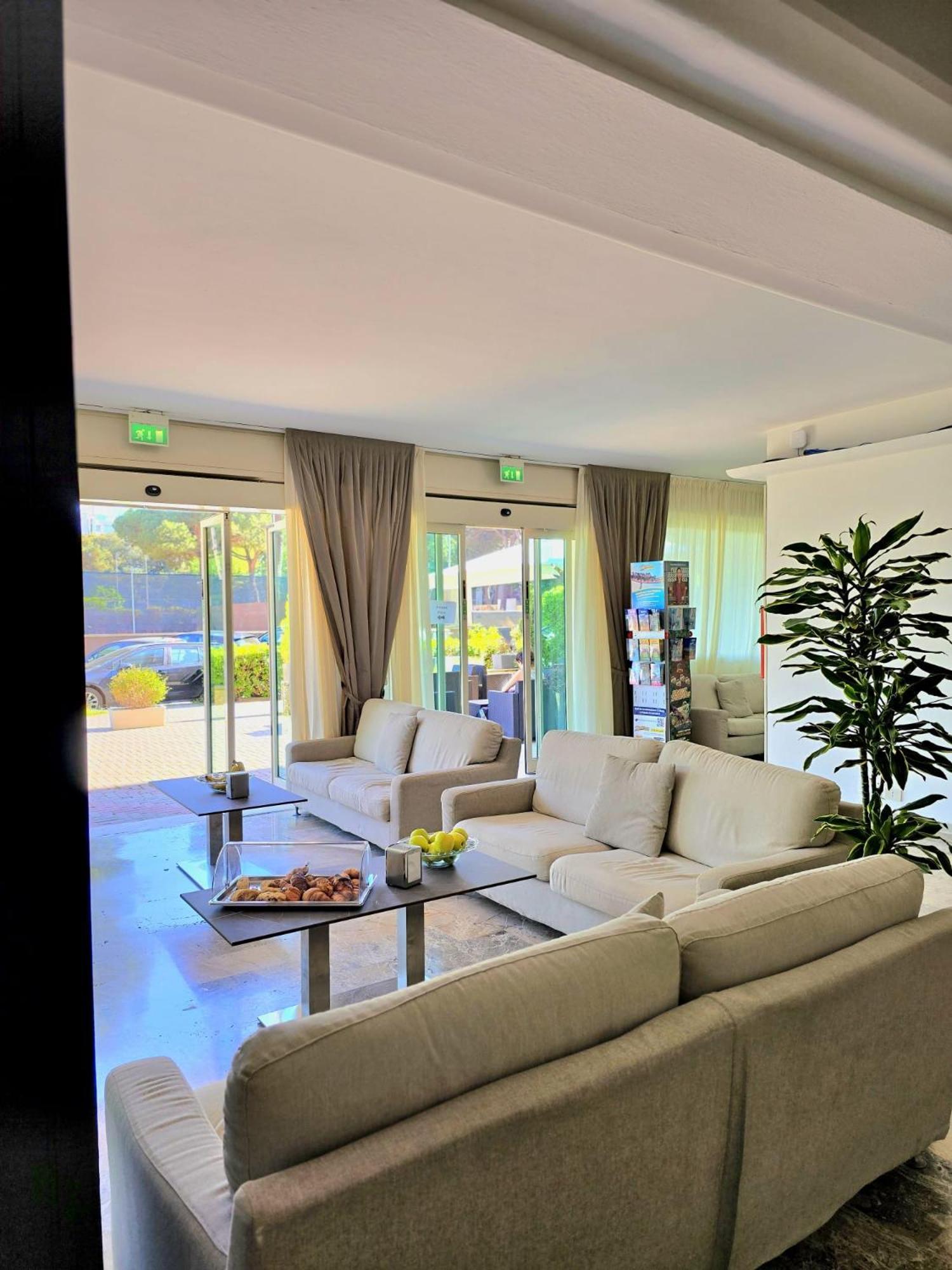 Hotel Helios Beach Milano Marittima Exterior photo